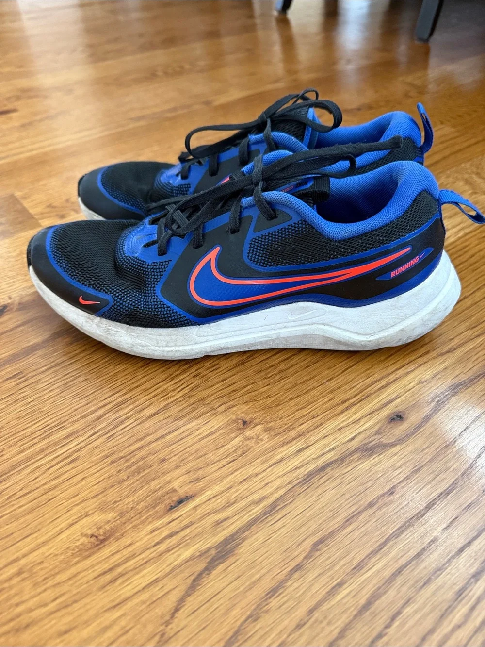 Nike Cosmic Runner GS Black Blue Pink Running Shoes Youth Size 7Y